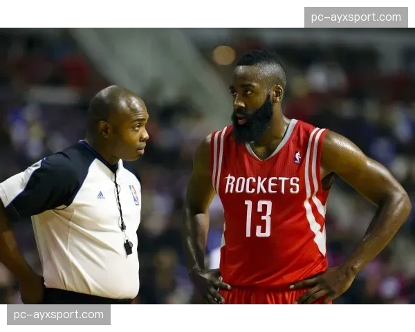 雷恩后卫特鲁弗特因伤被换下，初步诊断为腿筋不适